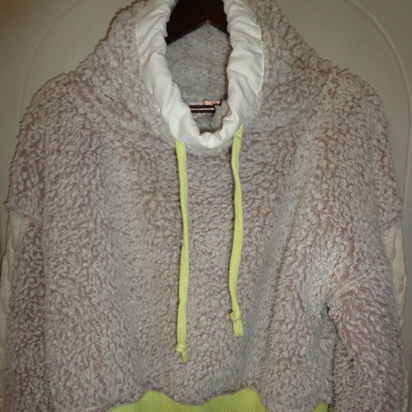 NWOT FREE PEOPLE Fuzzy Mock Neck Hooded Sweater Jacket XS - Picture 9 of 16